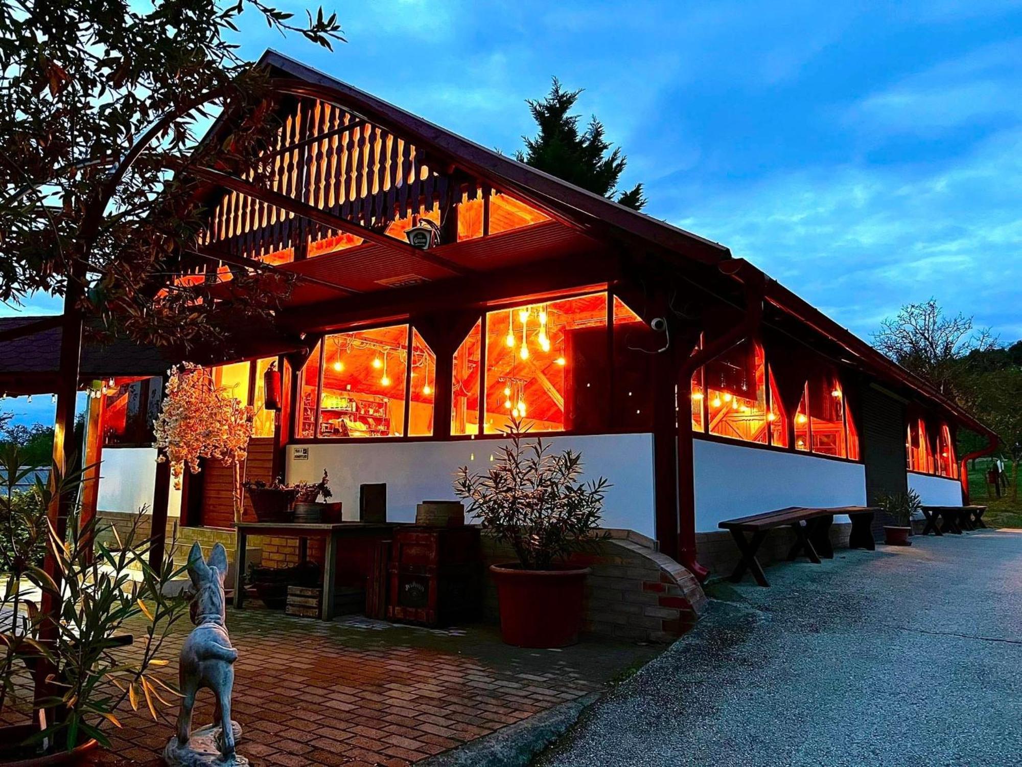 Bed and Breakfast Pilisi Lovas Major, Dorog Exterior foto