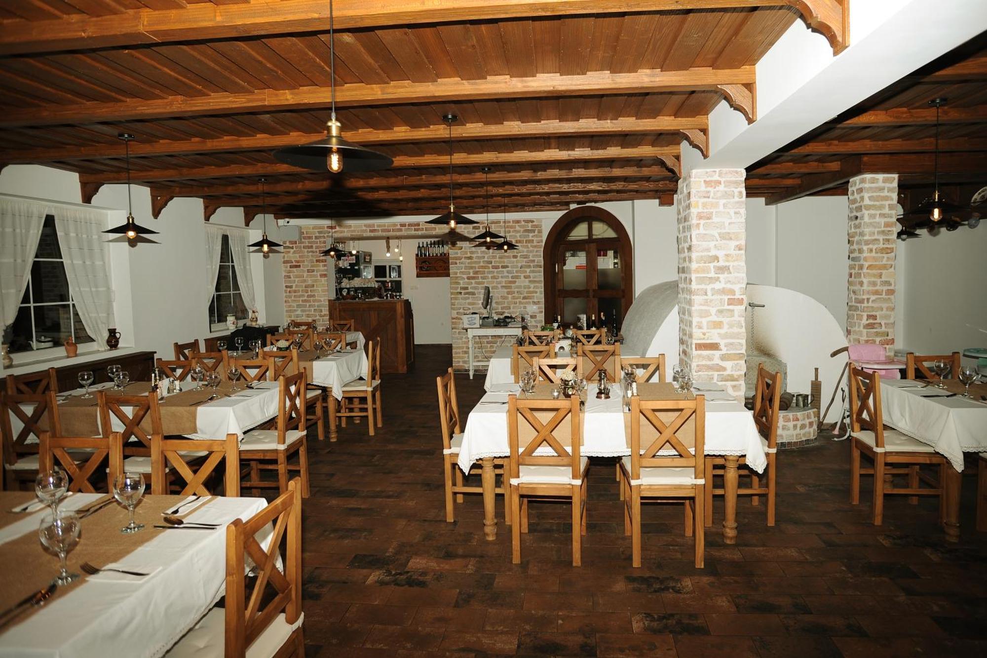 Bed and Breakfast Pilisi Lovas Major, Dorog Exterior foto